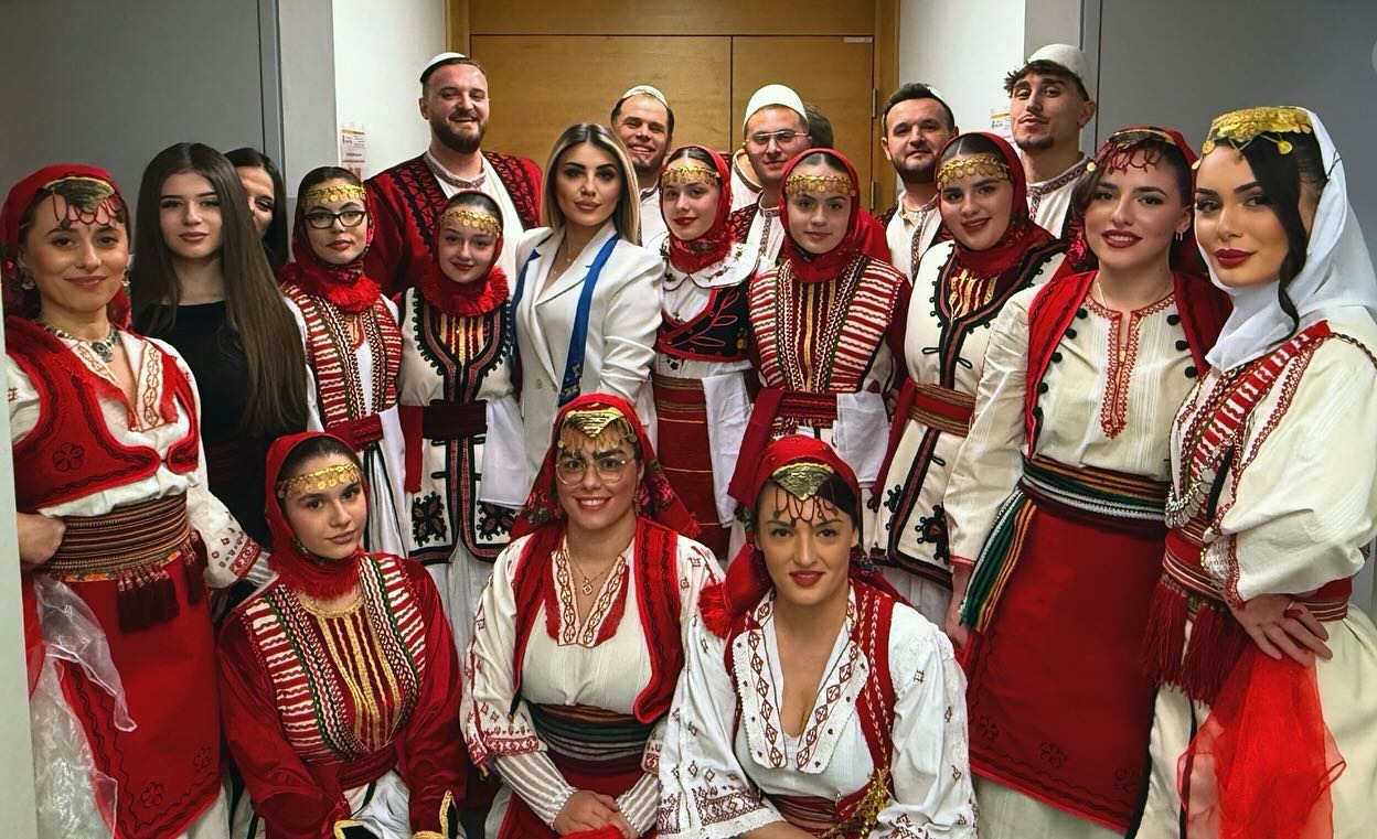 AKV Hyjnesha hinter der BÃ¼hne