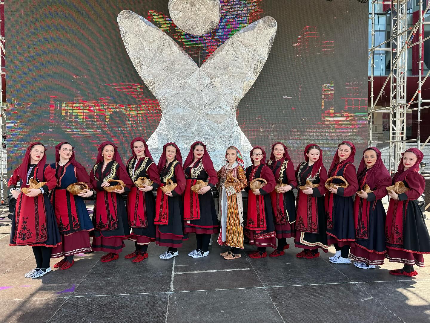 AKV Hyjnesha BÃ¼hnenauftritt